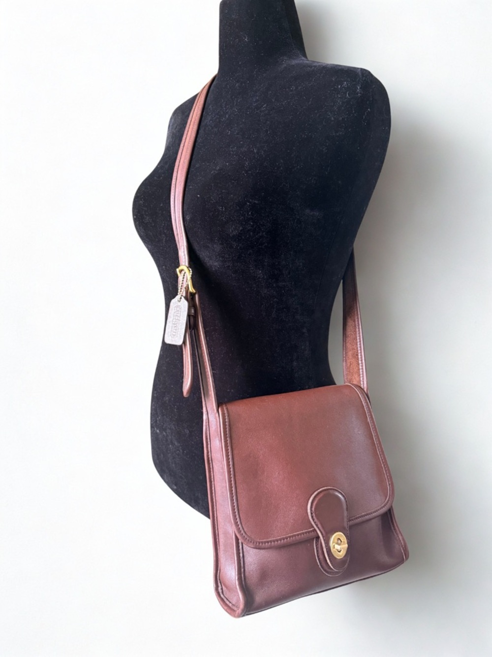 VINTAGE COACH Shelburne Flap 9038 Mahogany Leather Crossbody + Dust Bag - MINT - Picture 7 of 10